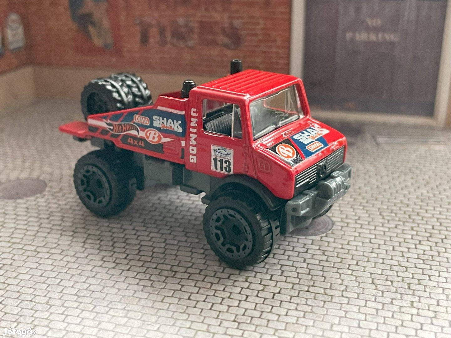 Hot Wheels Mercedes-Benz Unimog