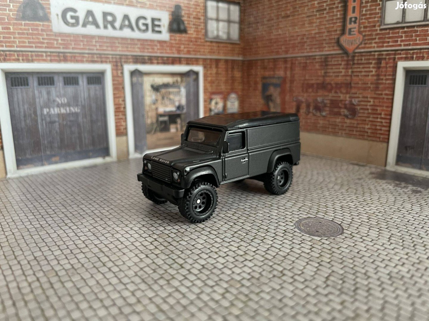 Hot Wheels Premium Land Rover Defender 110