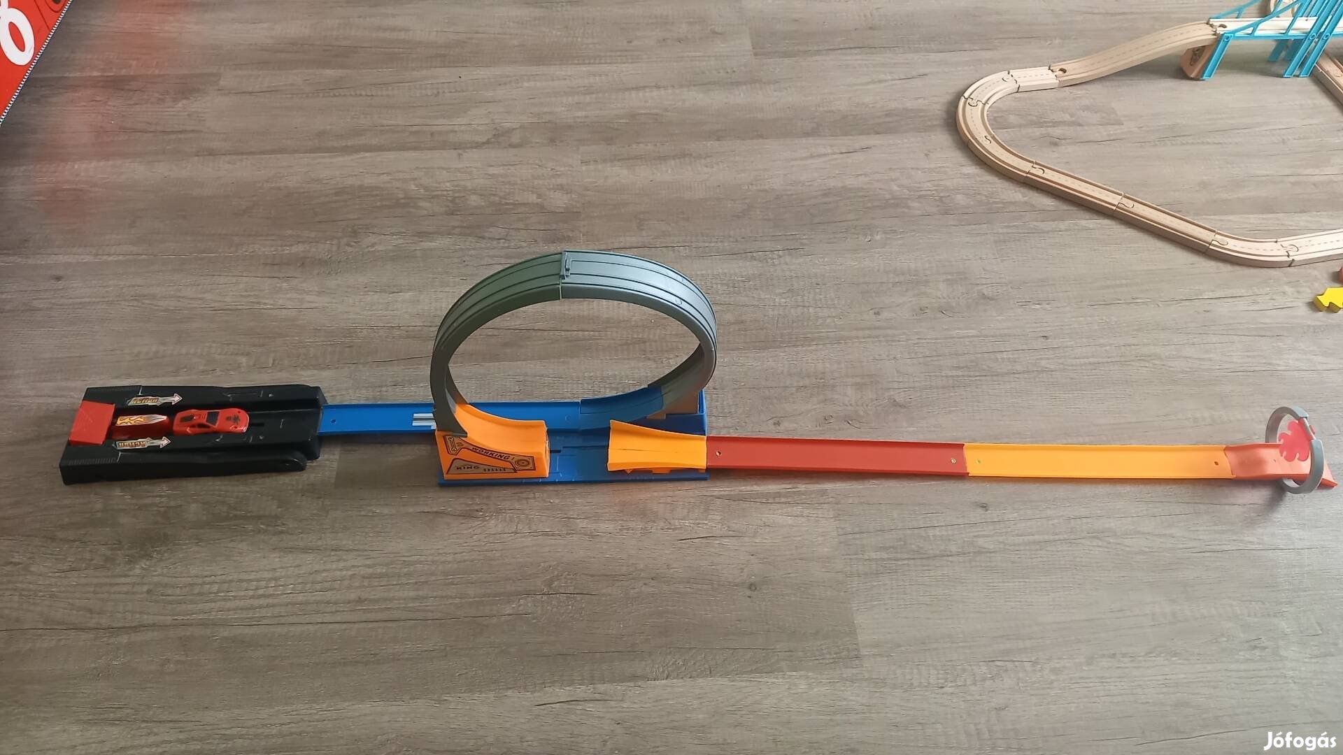 Hot Wheels autókilövő 130 cm, benzinkút 