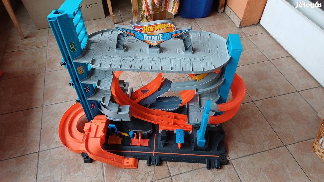 Hot Wheels garázs Cápás Hurok pálya