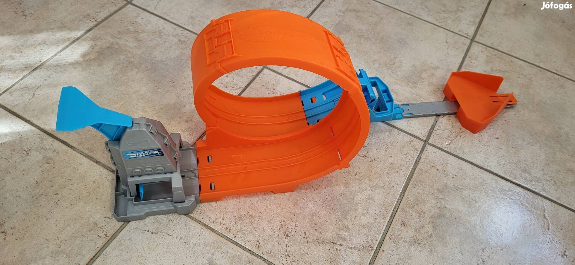 Hot Wheels kisautó hurok és ugrató pálya