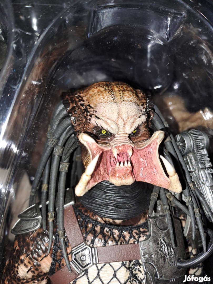 Hot toys predator