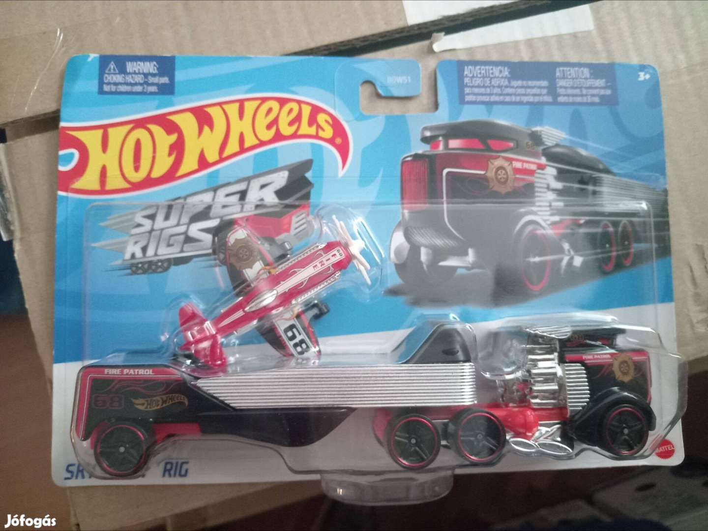 Hot wheels sky show rig utánfutós autó repülővel