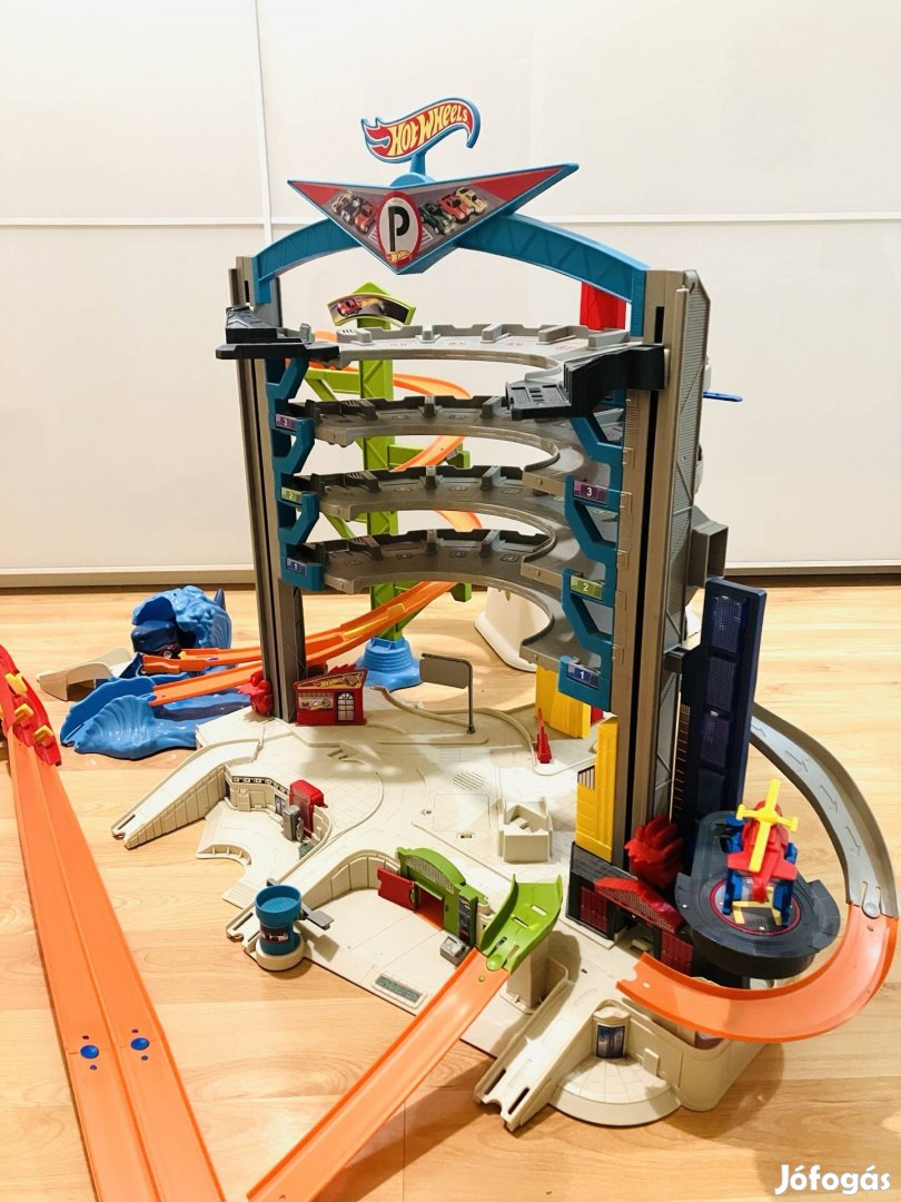 Hot wheels ultimate garage