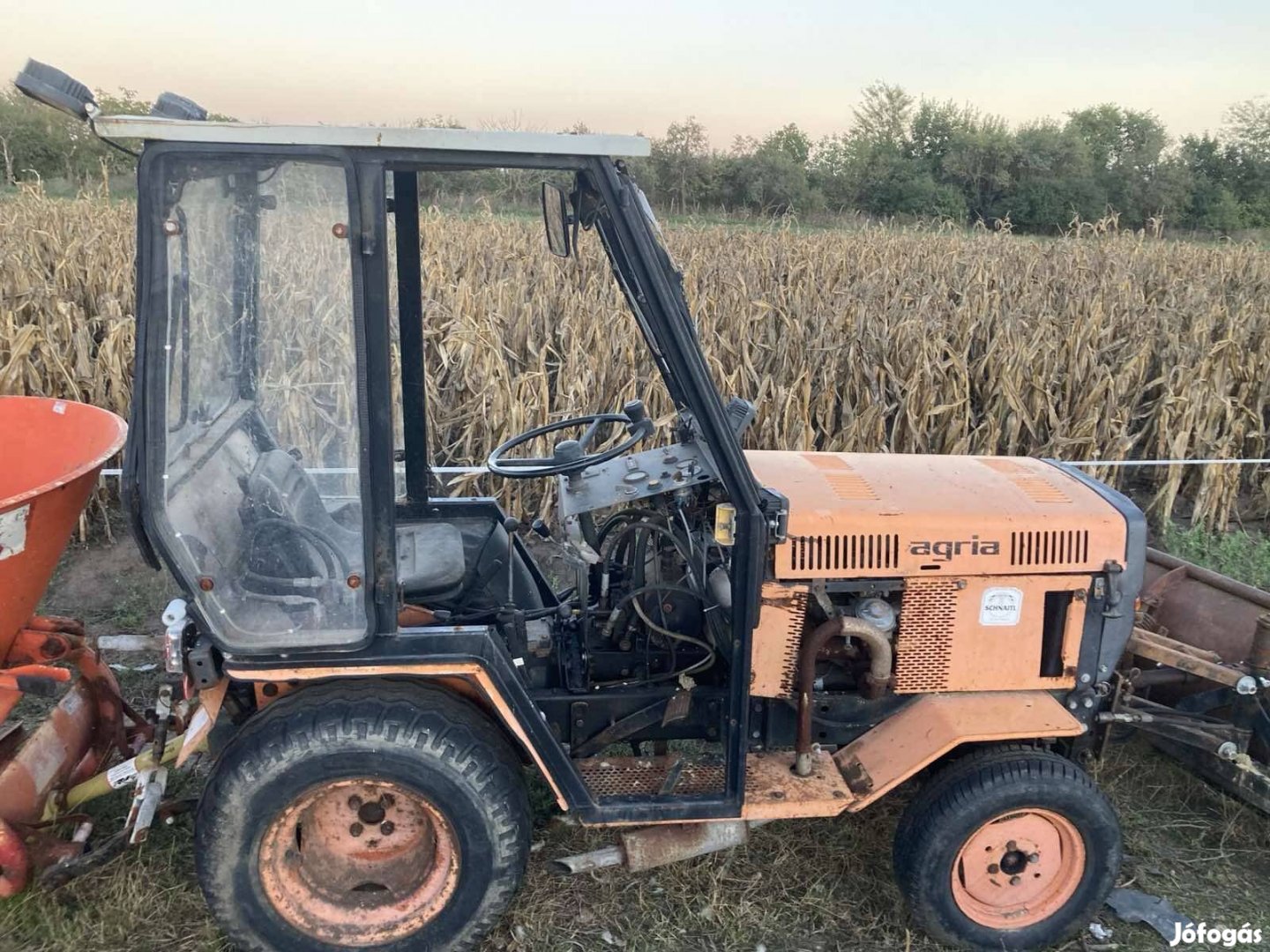 Hótoló traktor, kistarktor, kommunális traktor 