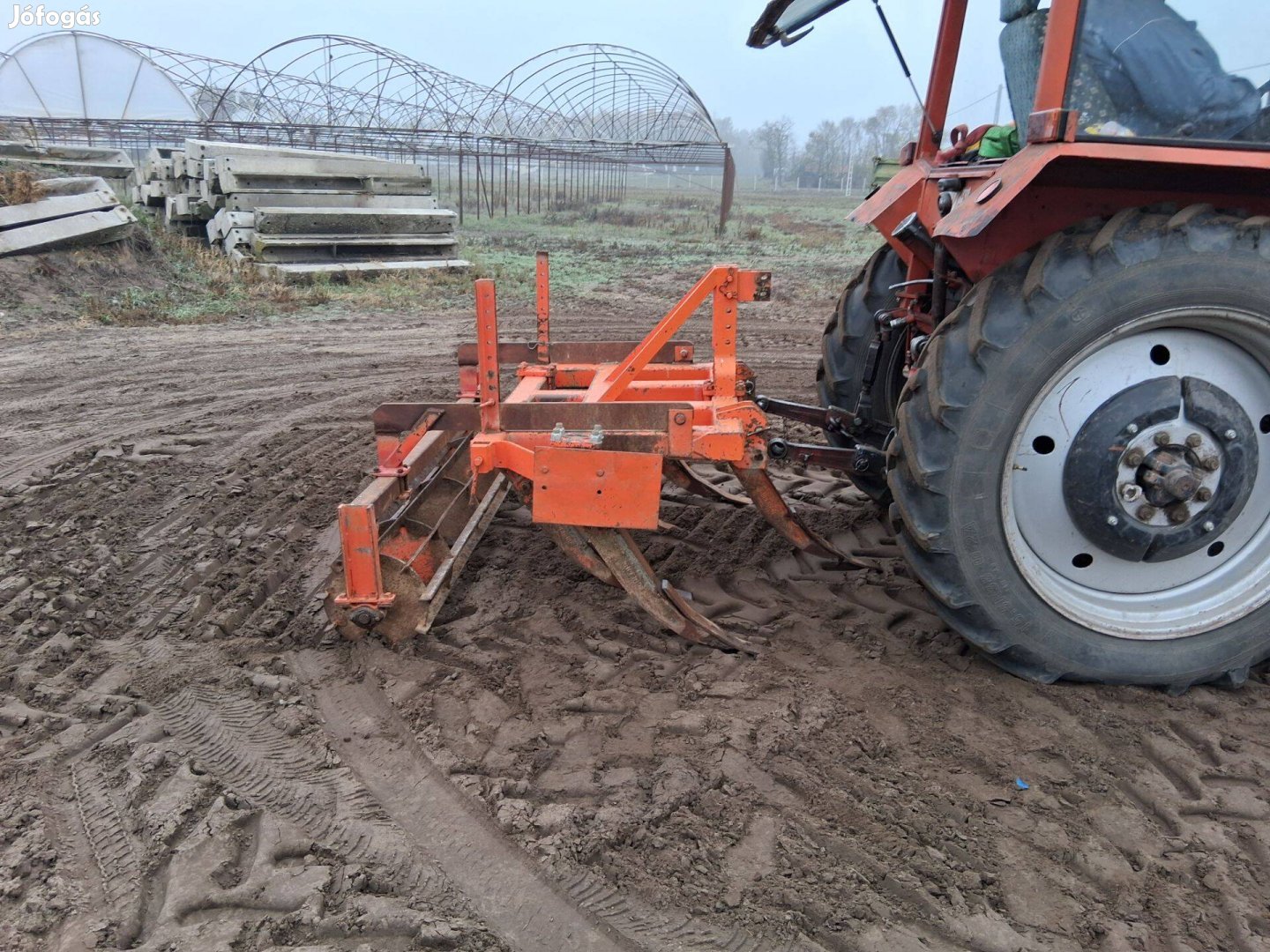 Howard 5 késes gruber középmélylazító rögtörőhengerrel