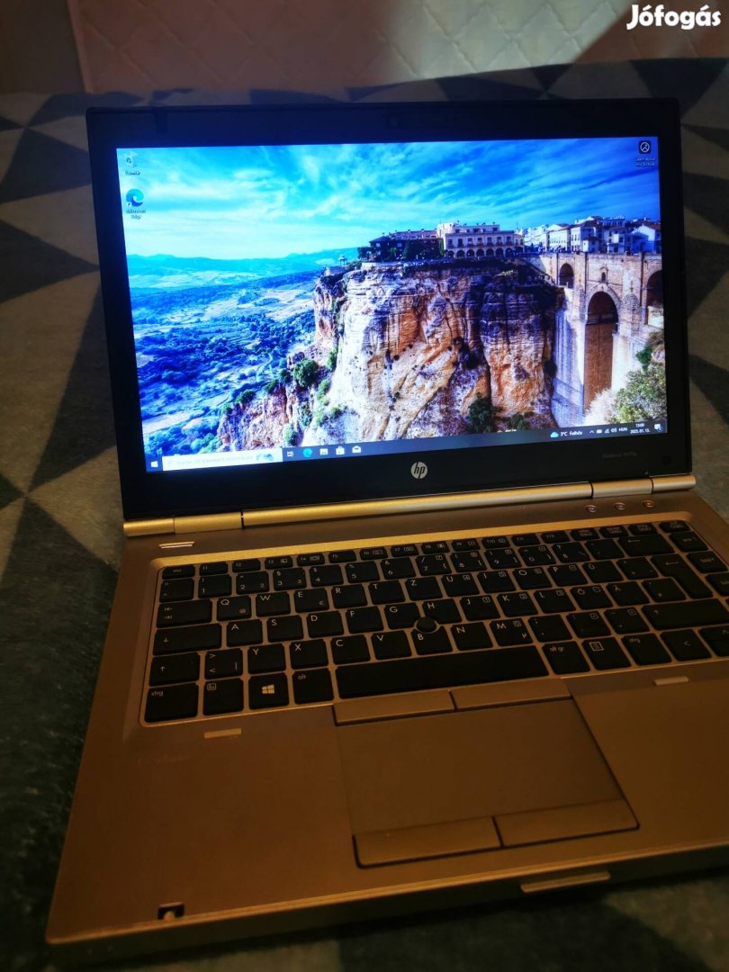 Hp Elitebook 8470p új akksival, szép állapotban