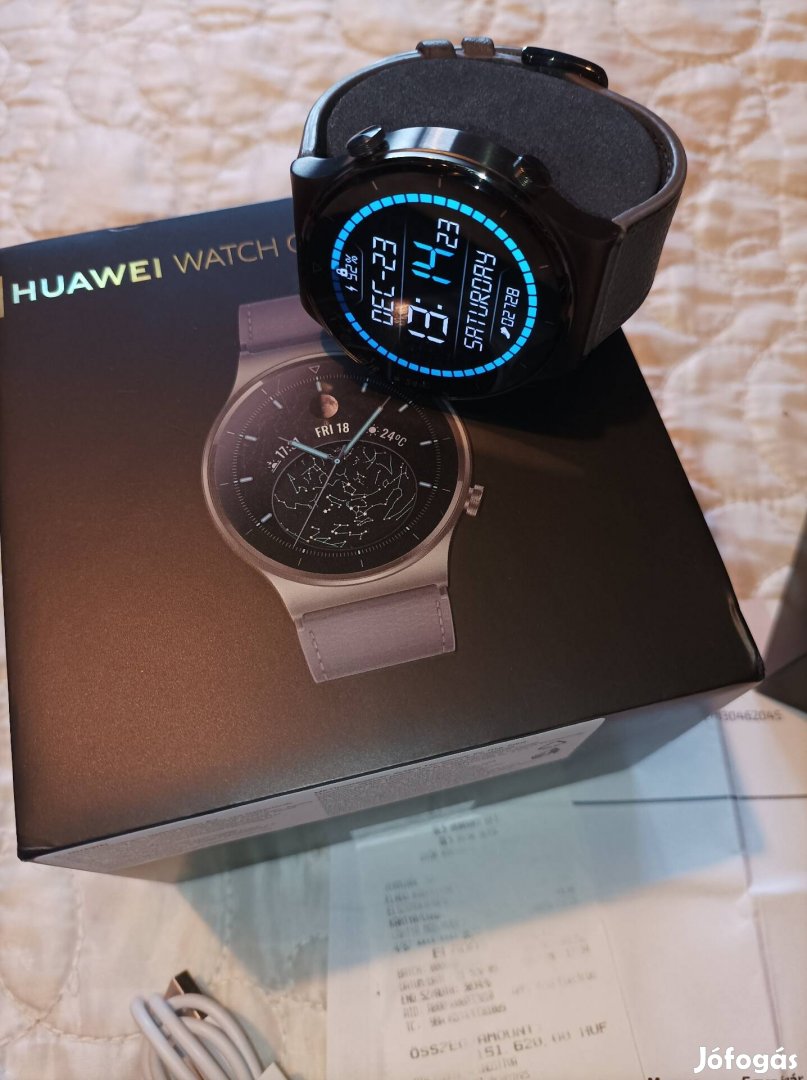 Huawei GT watch pro 2 okos óra dobozában.