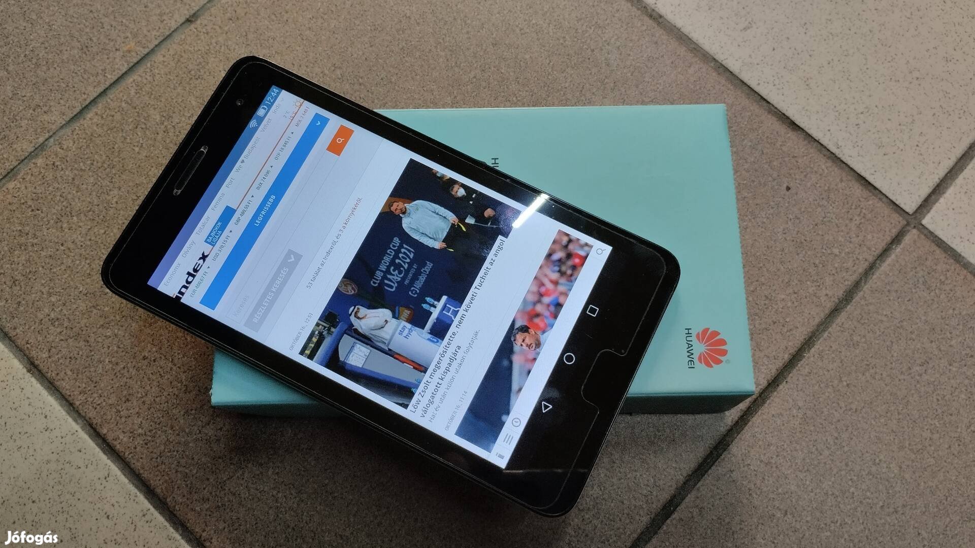 Huawei tablet dobozában üveg fólias 