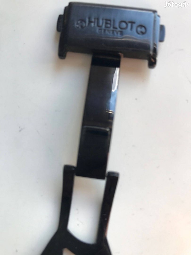 Hublot fekete fémcsat
