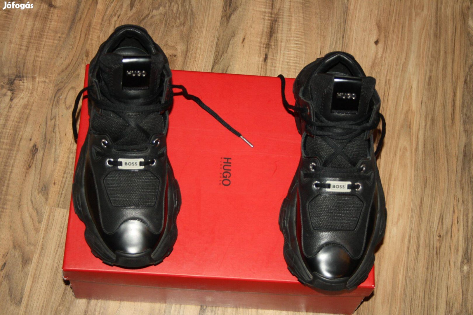 Hugo BOSS Atomic sneaker eredeti férfi cipő 42 es dobozban Új Bőr