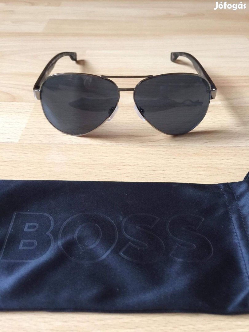 Hugo BOSS -BOSS- Aviator -Árnyékolt lencsés, UV szűrös napszemüveg. 