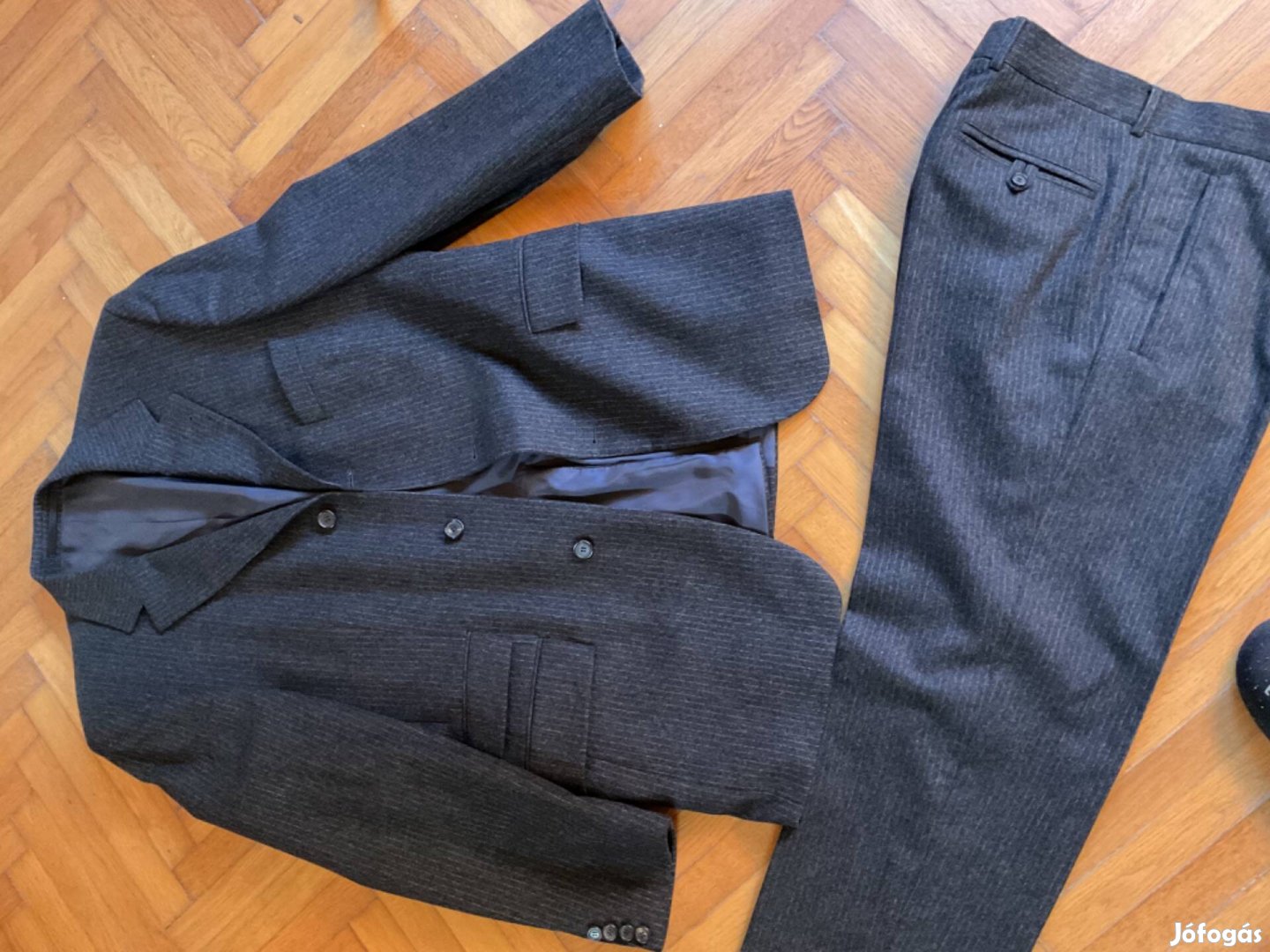 Hugo Boss eredeti szürke öltöny szett teljesen új állapot 50es M méret