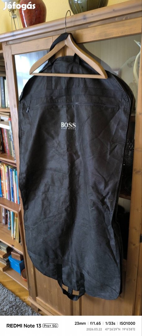 Hugo Boss új öltönytartó zsák . Utánvét