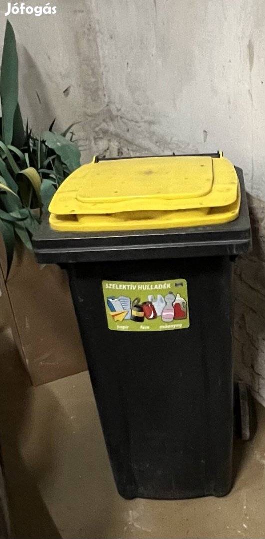 Hulladékgyűjtő műanyag szögletes sárga tetővel 120 liter