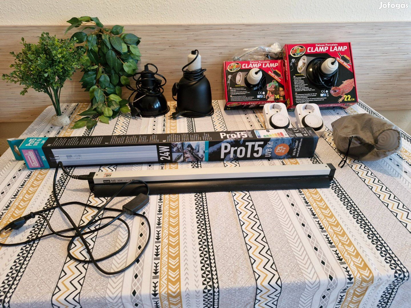 Hüllőknek melegítő és uv lámpák foglalatok,izzók,műnövények