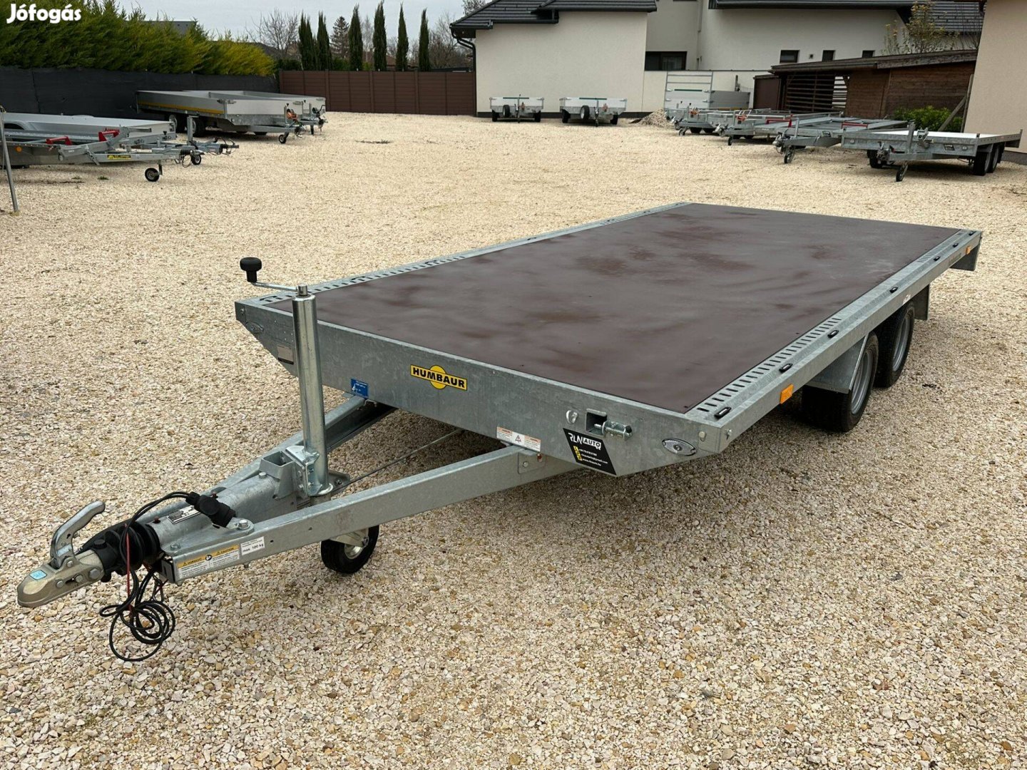 Humbaur Universal 3000kg össztömegű 4x2m univerzális trailer