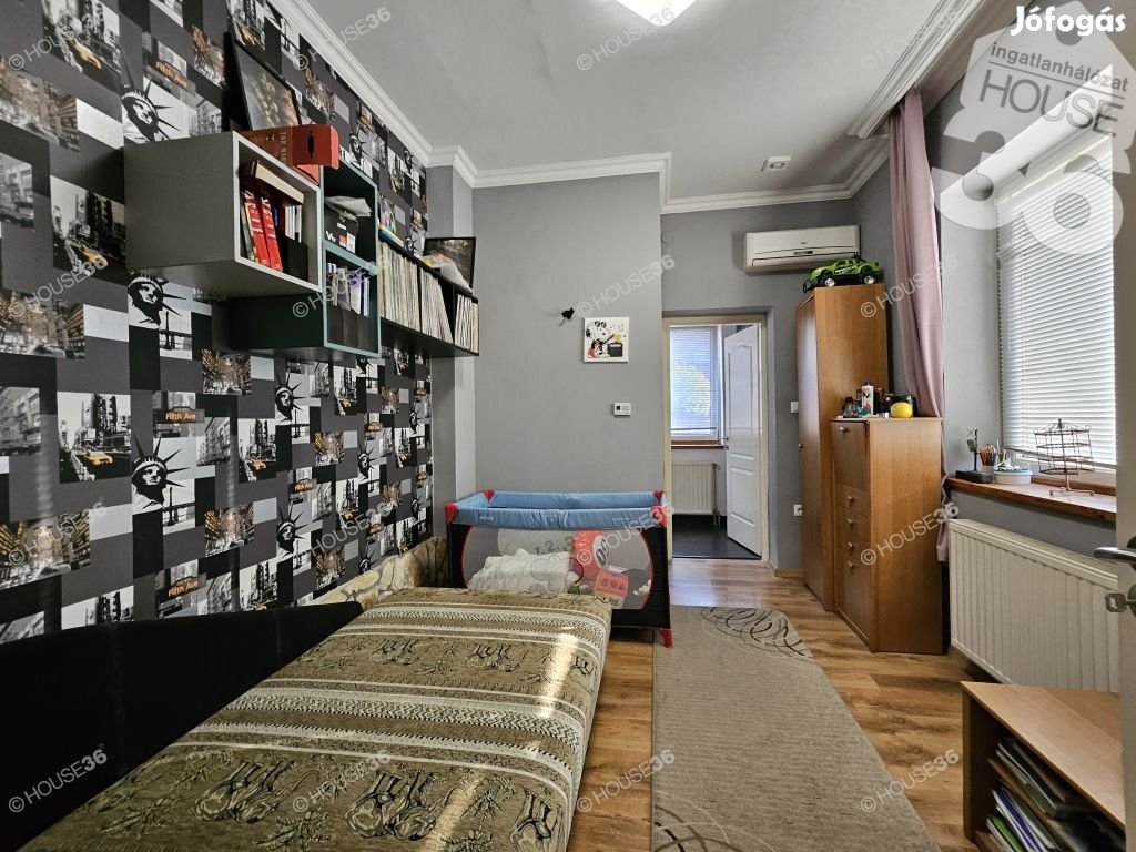 Hunyadivárosban, teljesen felújított családi ház eladó!