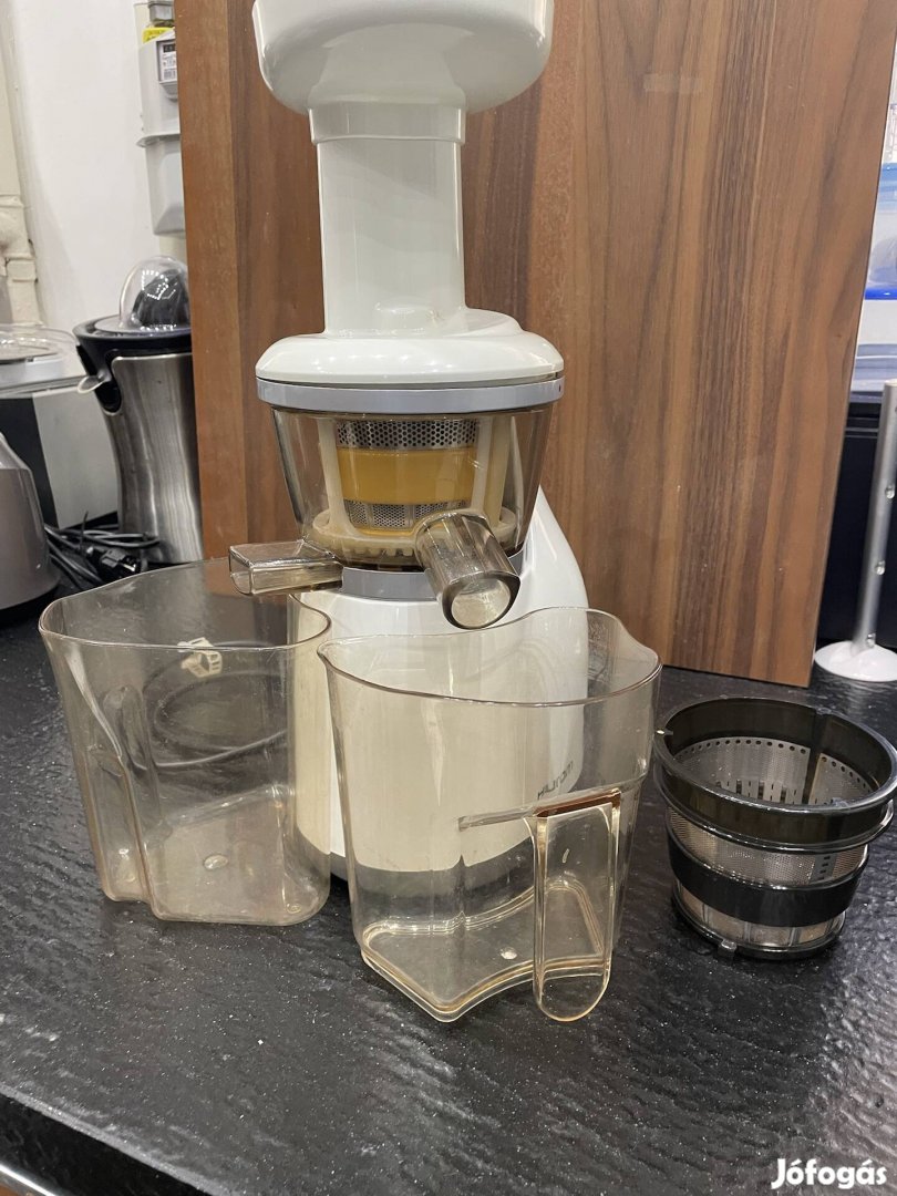 Hurom HU300 slow juicer készítő 