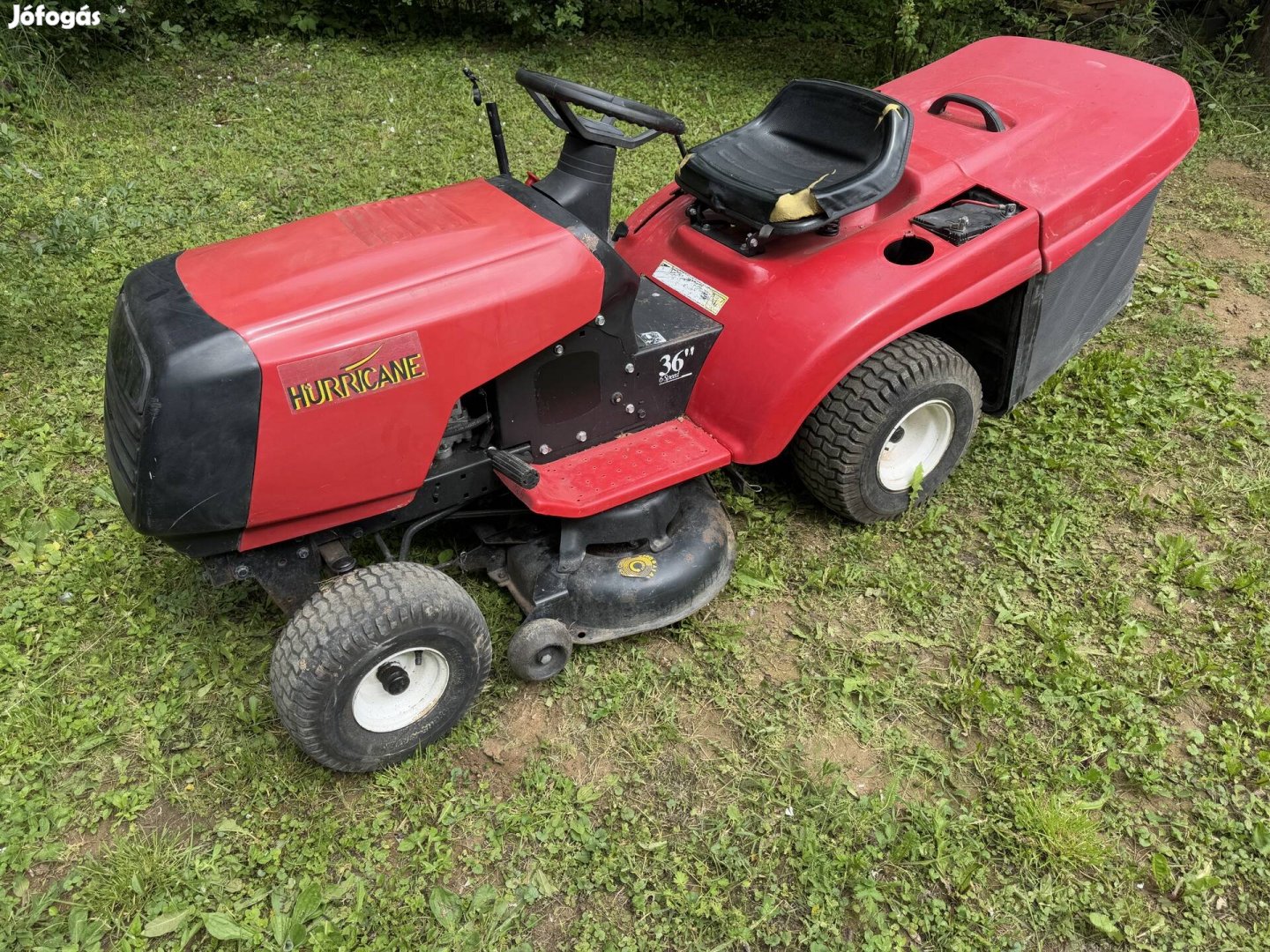 Hurricane 12HP fűnyíró traktor fűgyűjtős fűnyírótraktor