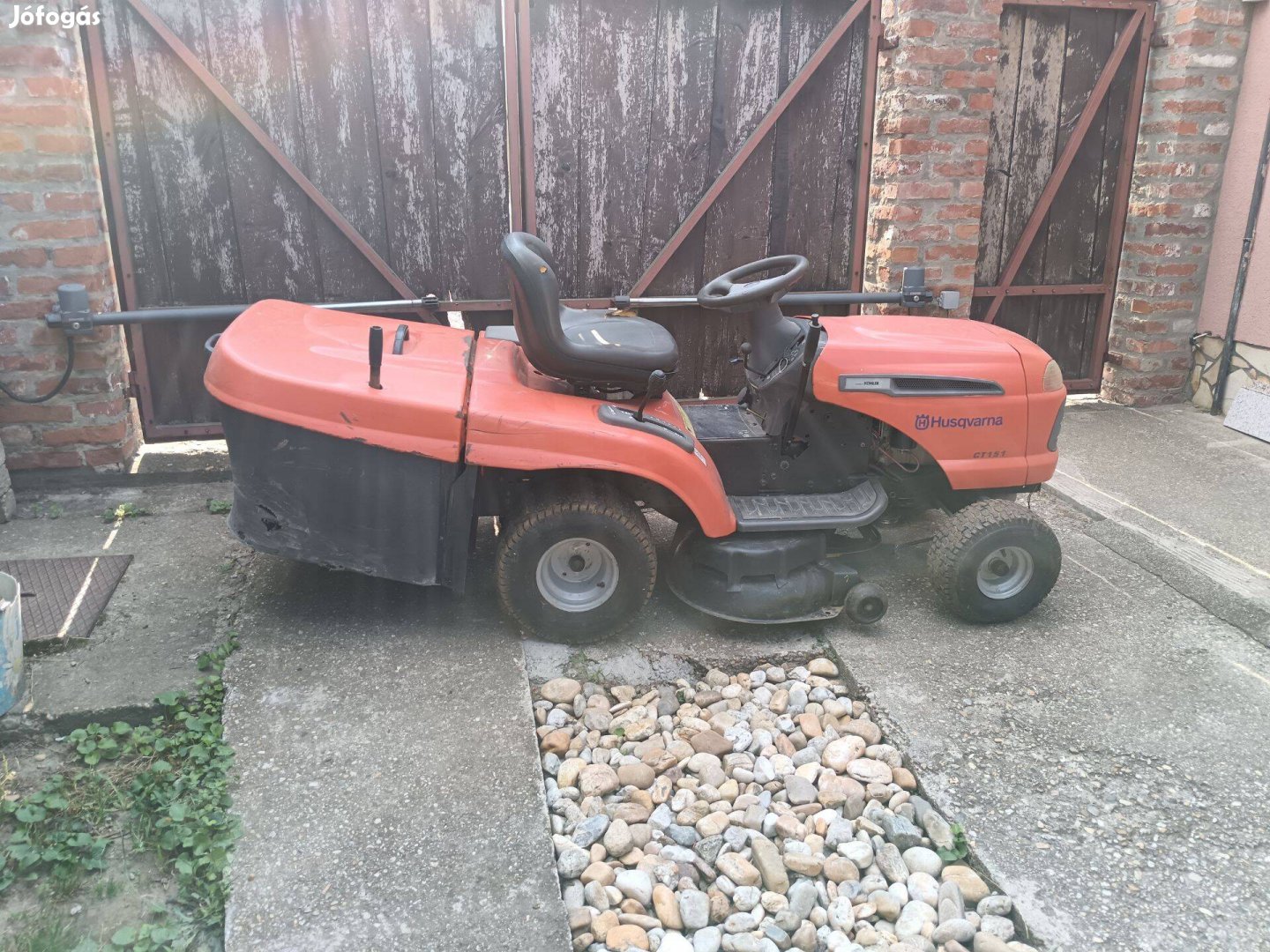 Husqvar CT 151 fűnyíró traktor