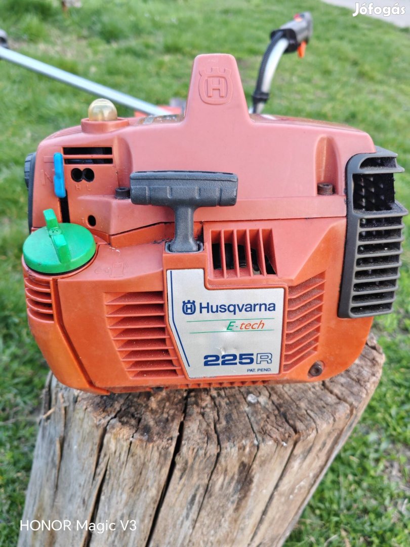 Husqvarna 225R egyenes szárú 2 karos benzines fűkasza