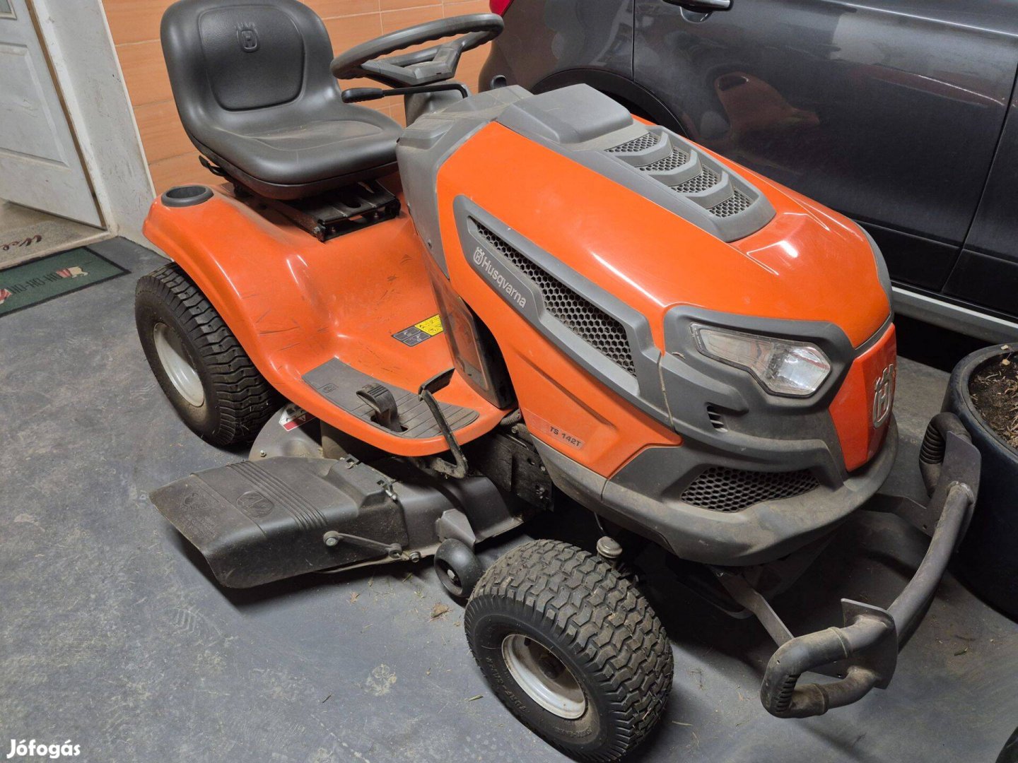 Husqvarna 22LE TS142T fűnyíró traktor utánfutóval