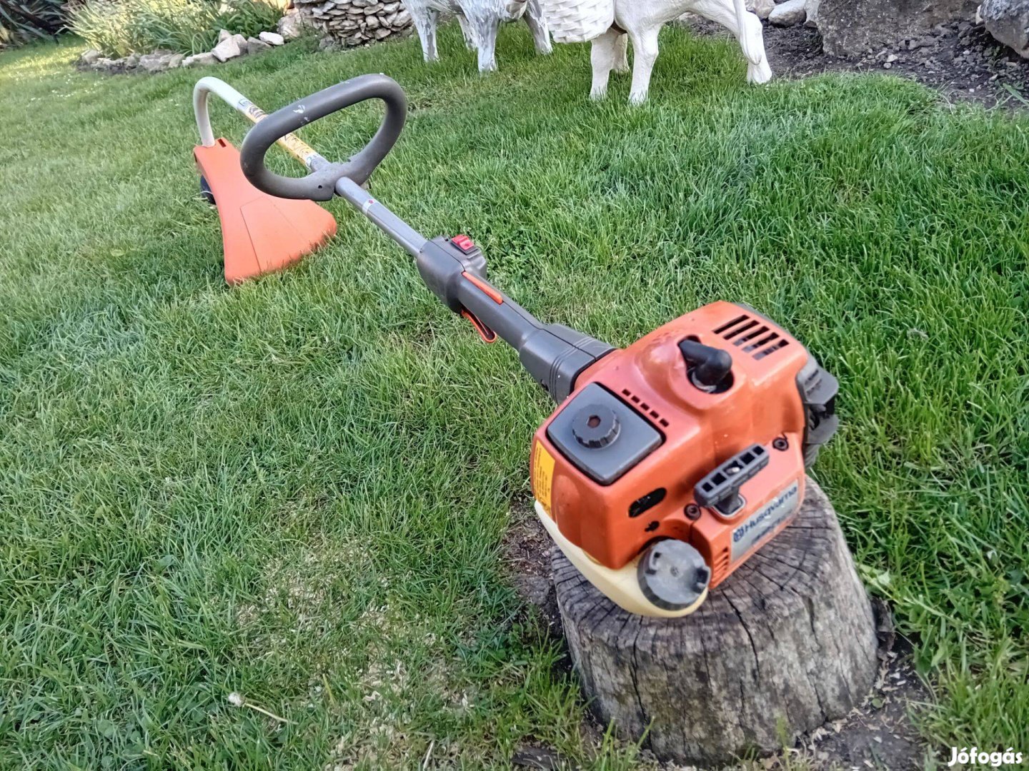 Husqvarna 323 C fűkasza fűszegélyvágó