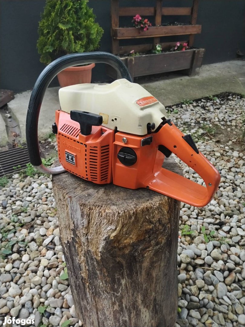 Husqvarna 44 láncfűrész 