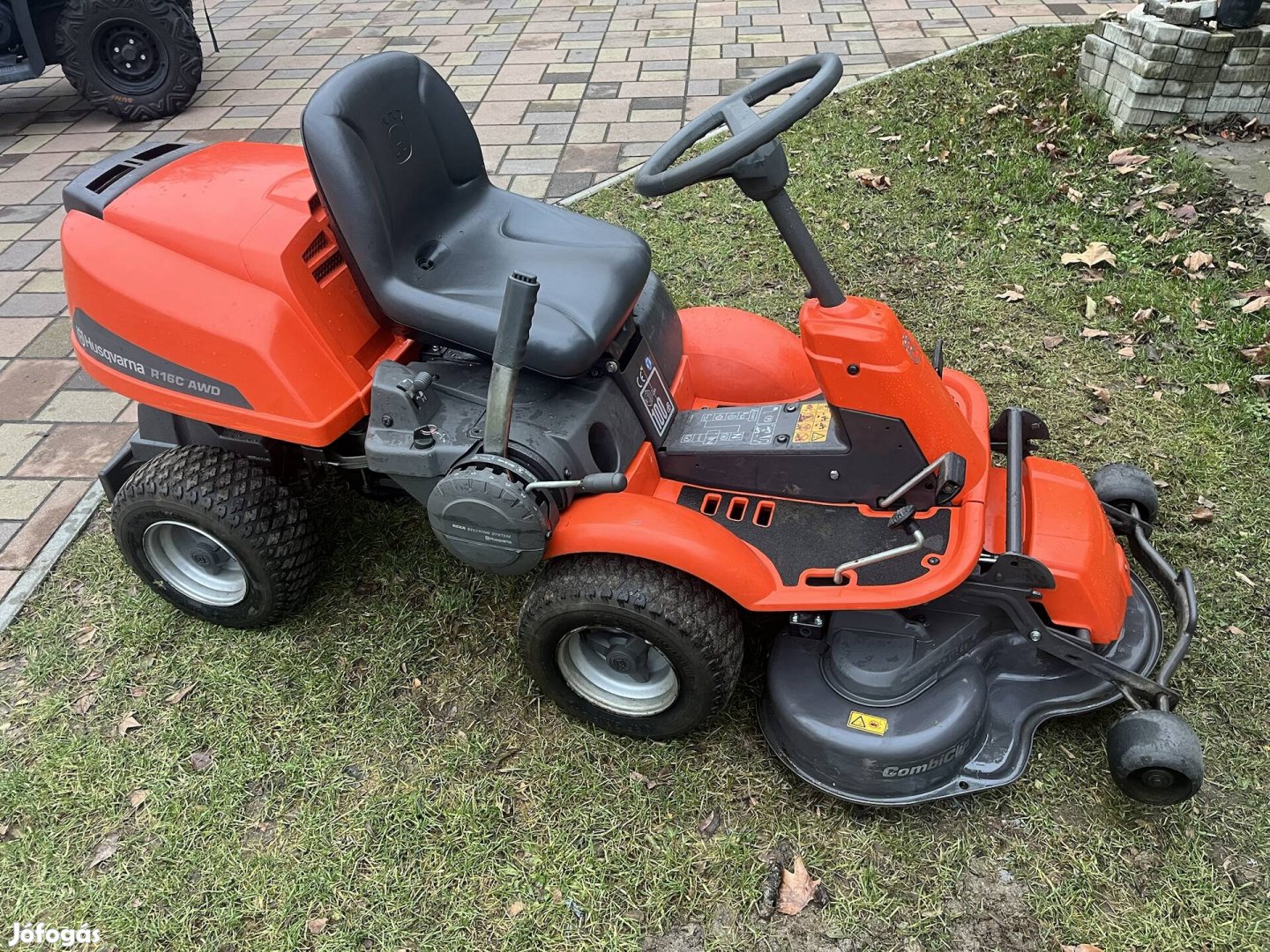 Husqvarna 4x4 rider fűnyíró traktor fűnyírótraktor