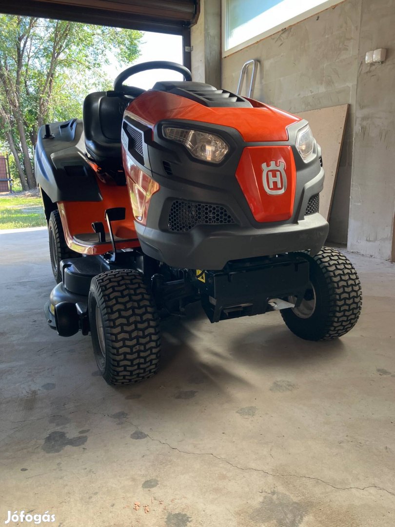 Husqvarna Fűnyíró traktor