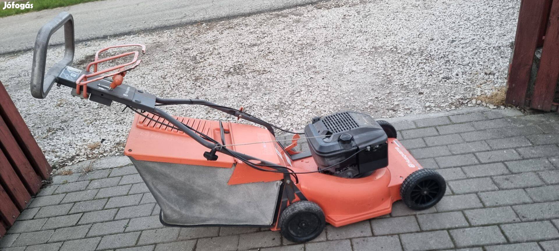 Husqvarna Royal 48S Briggs önjáró benzinmotoros fűnyíró 48cm