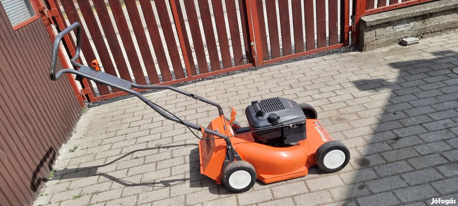 Husqvarna Royal 48 Briggs&Stratton benzines fűnyíró 48cm műanyag ház