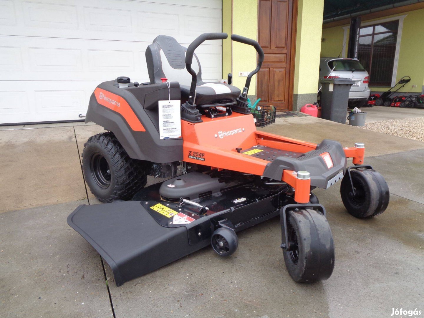 Husqvarna USA 25 Le 2 hengeres fűnyírótraktor fűnyíró traktor