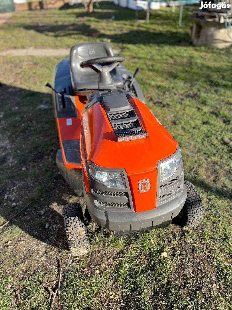 Husqvarna fűnyíró traktor