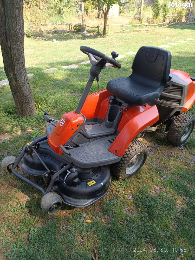 Husqvarna fűnyíró traktor
