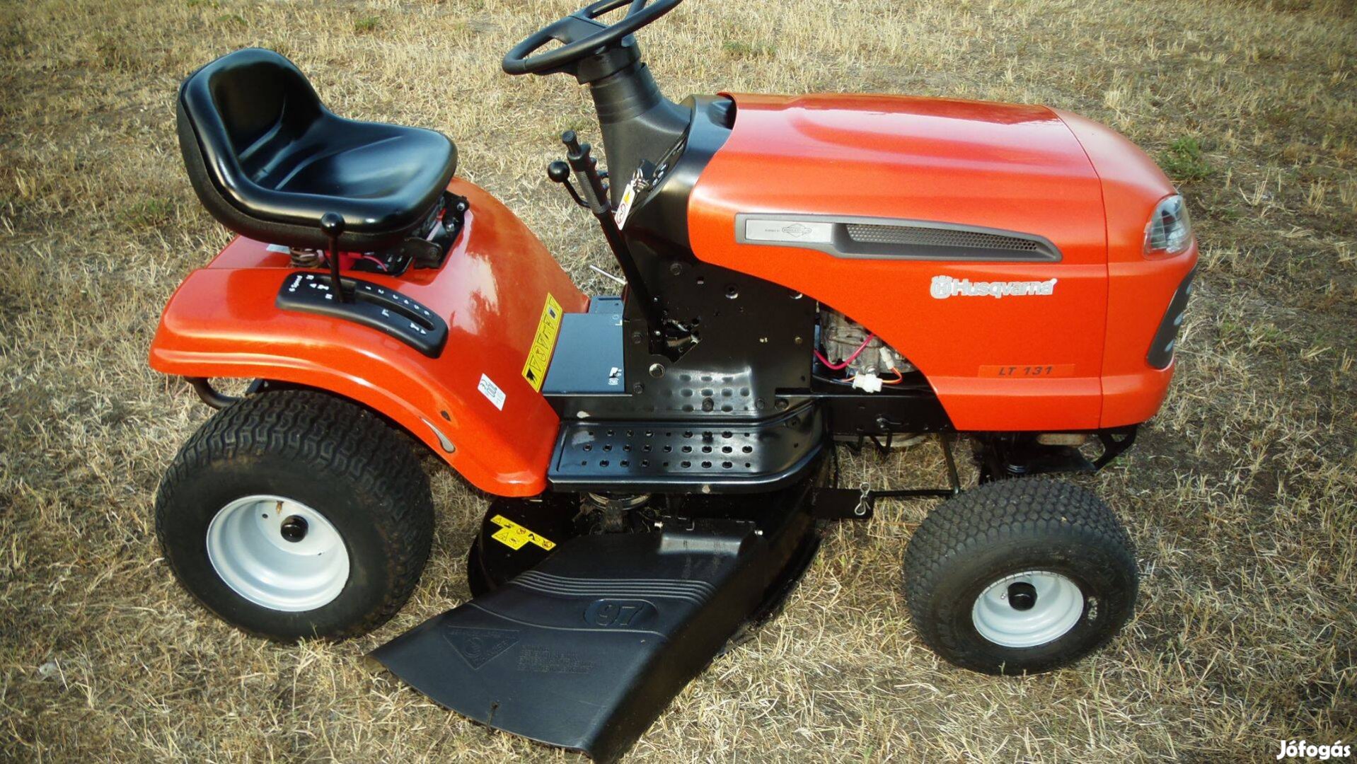 Husqvarna fűnyíró traktor (Szervizelve, új gumik, akku, stb)