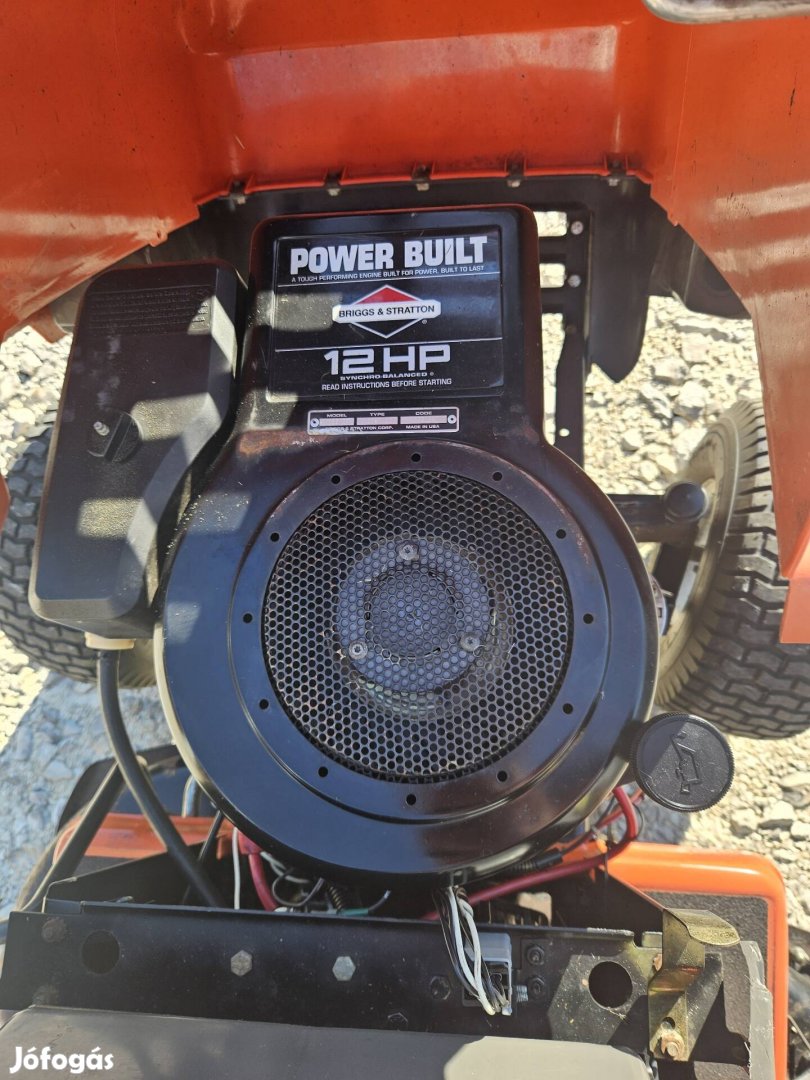 Husqvarna fűnyírótraktor 