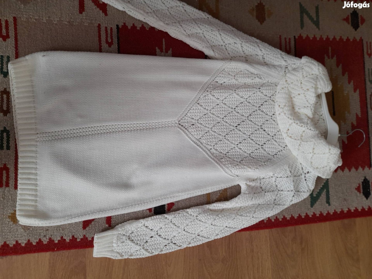 Husszu pulcsi eladó