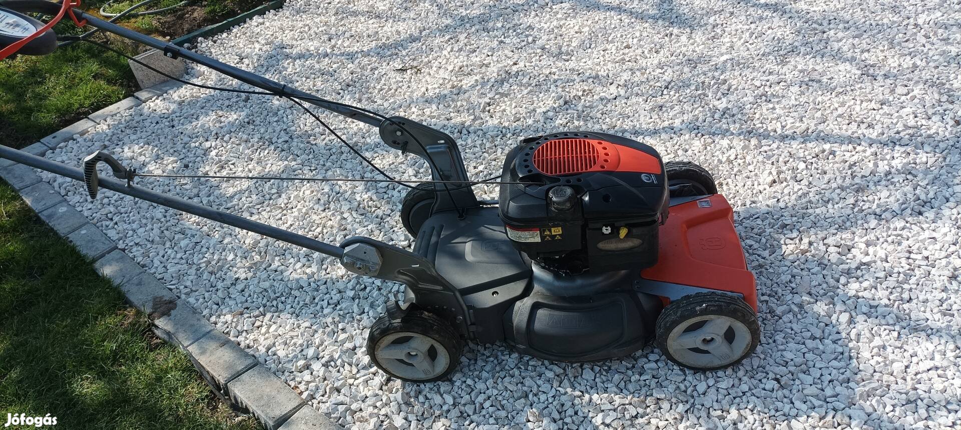 Husvarna briggs motoros fűnyíró eladó