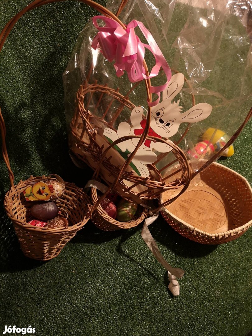 Húsvét fonott vessző kosár hímzett tojás csomag