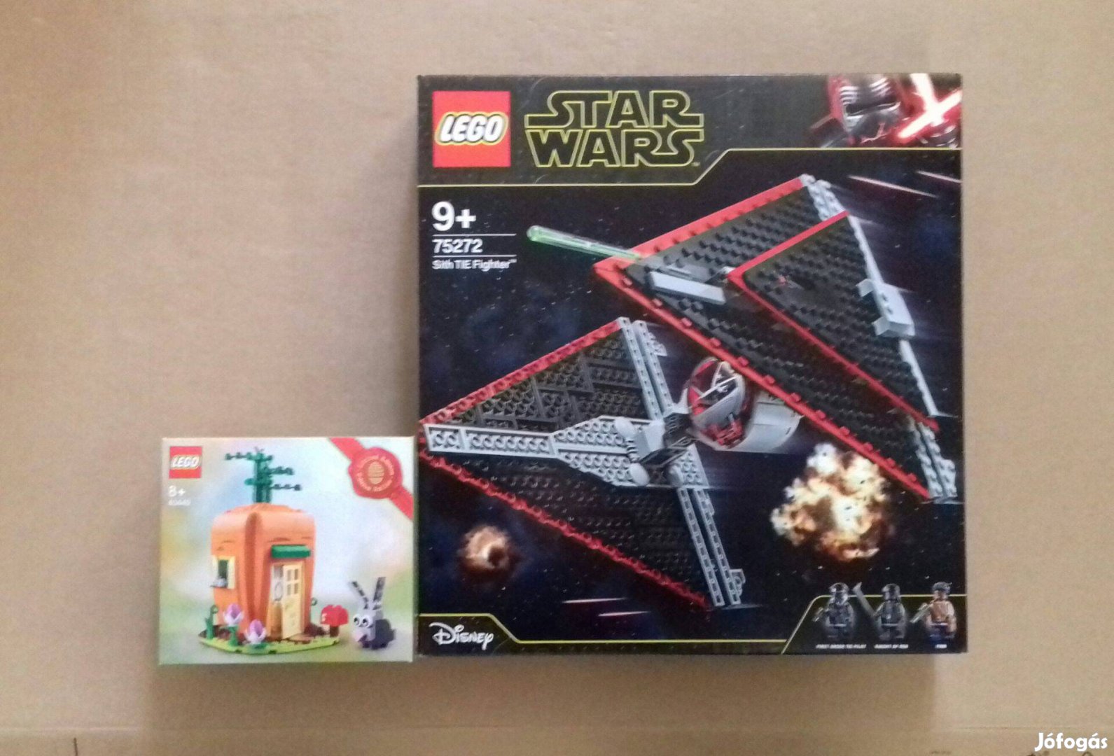 Húsvétra: bontatlan Star Wars LEGO 75272 Sith + 40449 Répaház Foxárban