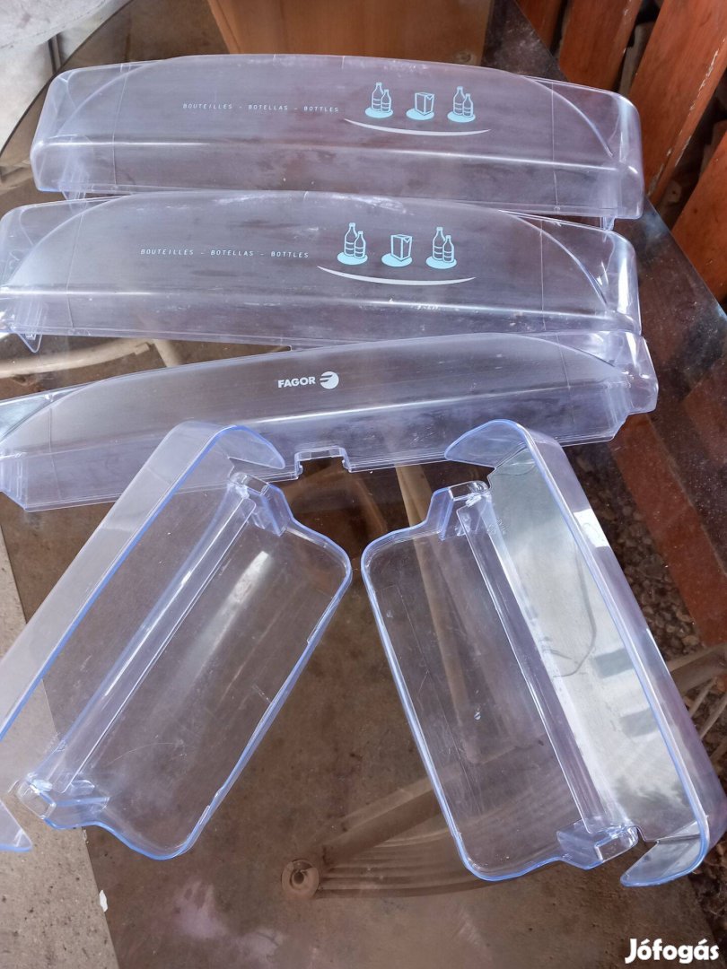 Hűtő ajtóra 2db új műa vajtartó egybe a kettő