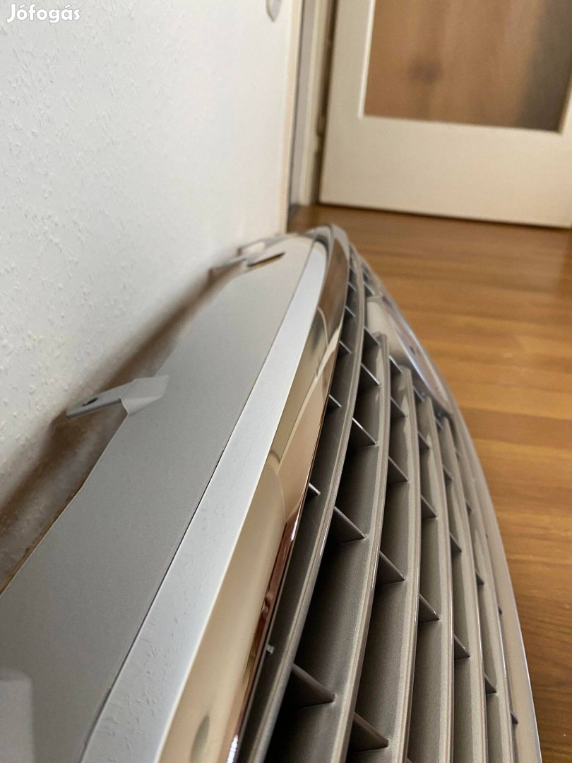 Hűtődíszrács eladó