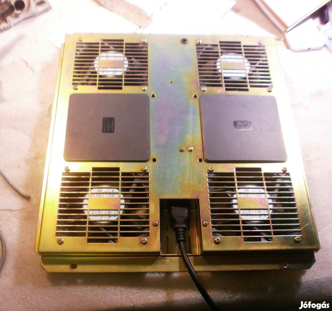 Hűtőpanel négy axiál ventilátorral ventillátor Vero ( 3408 )