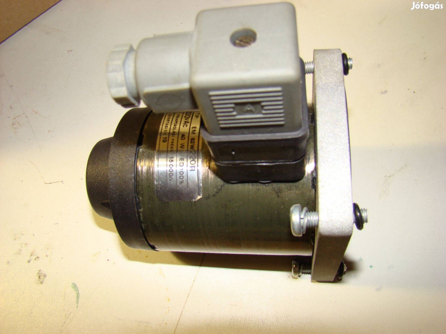 Hydraulikus út váltó behuzó mágnes