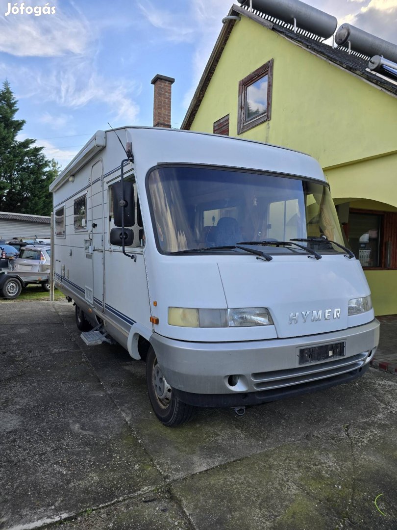 Hymer lakóautó 