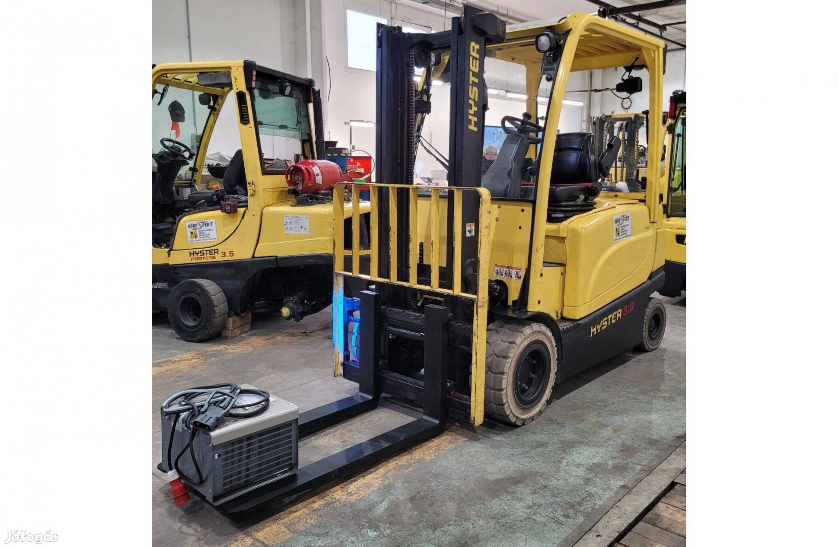 Hyster J 3.0 XN elektromos négytámaszú homlokvillás targonca - K 8125