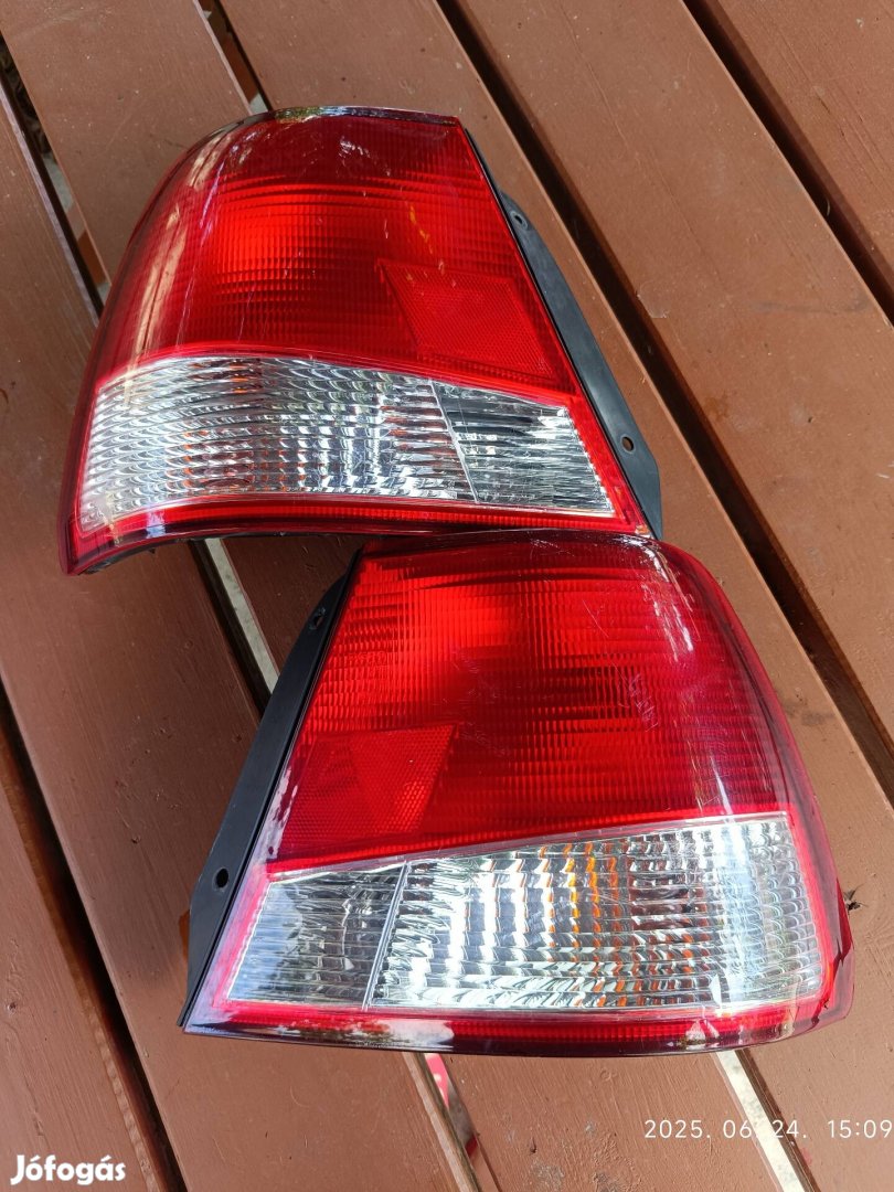 Hyundai Accent 2 hátsó lámpa 