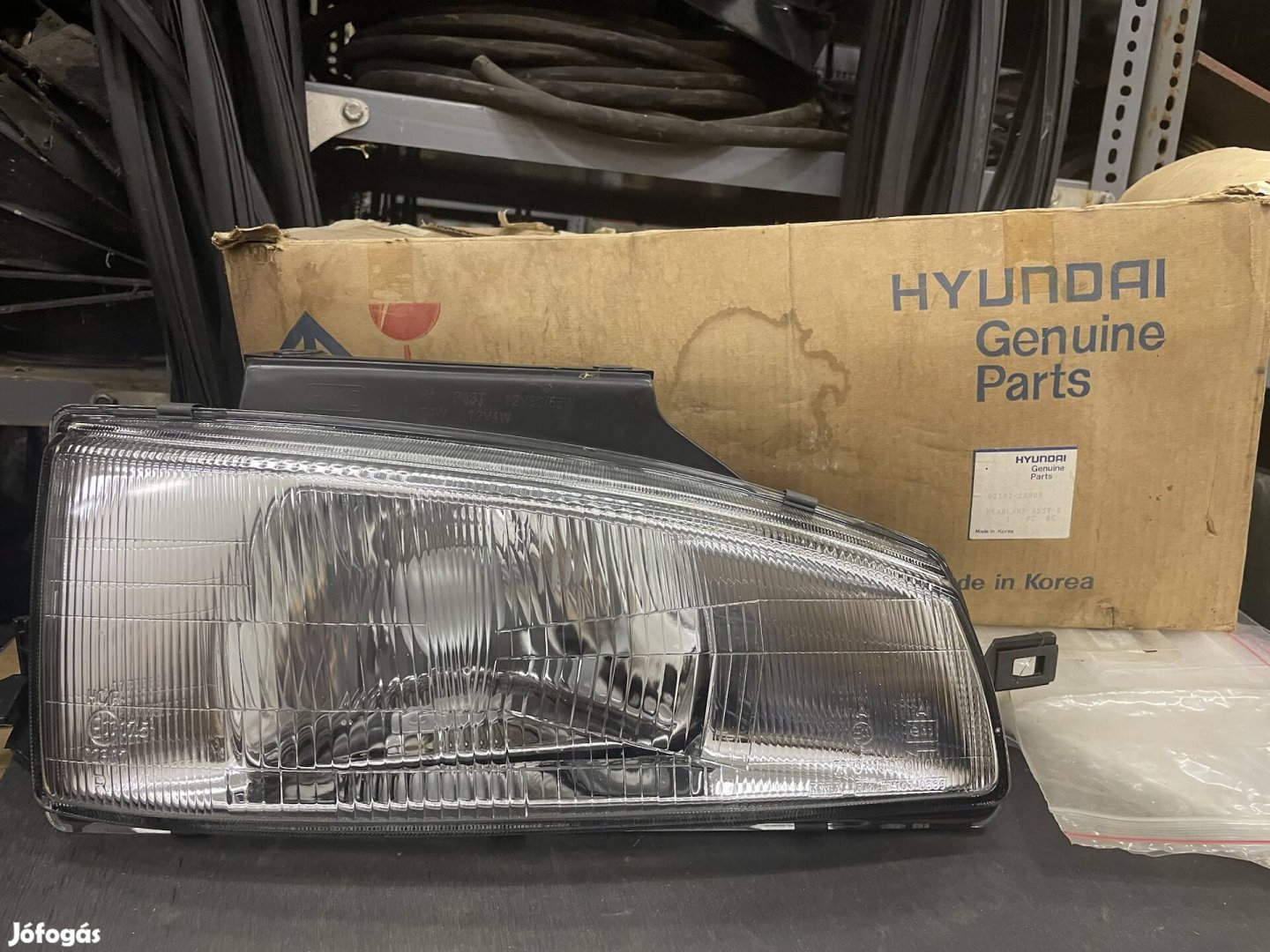 Hyundai Elantra 90-02 jobb első fényszóró új gyári
